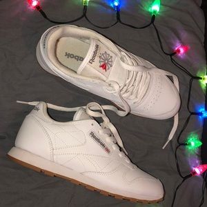 CLASSIC CLEAN REEBOK SHOES!